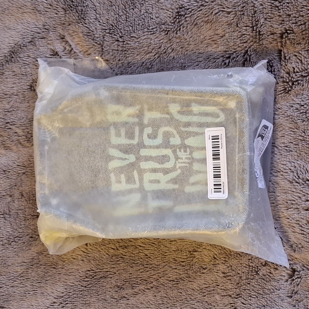 Never Trust the Living Bag - Picture 8 of 8
